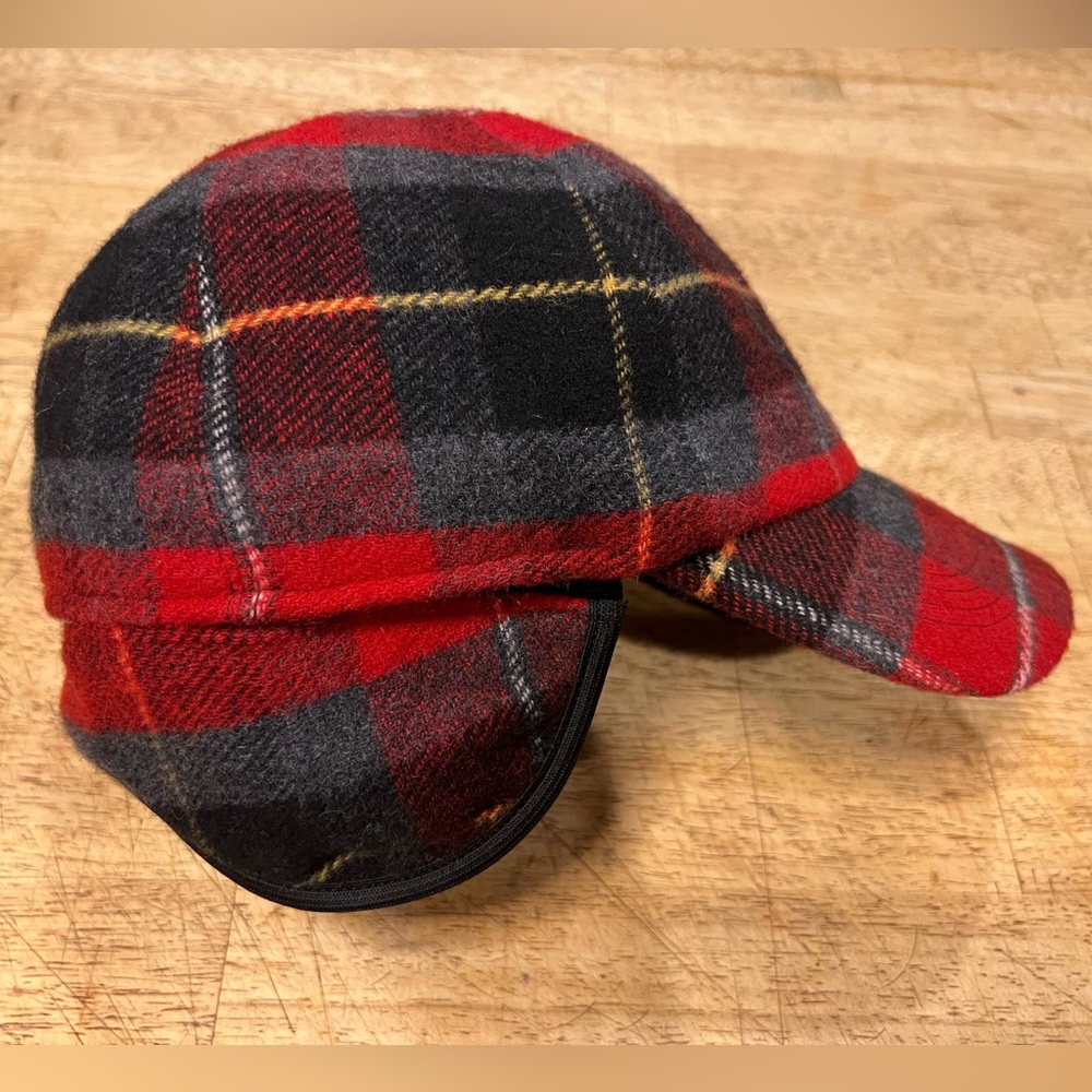 Wigens Insulated Wool Cold Weather Cap, tuck away ear warmers. Men's Large. NWOT